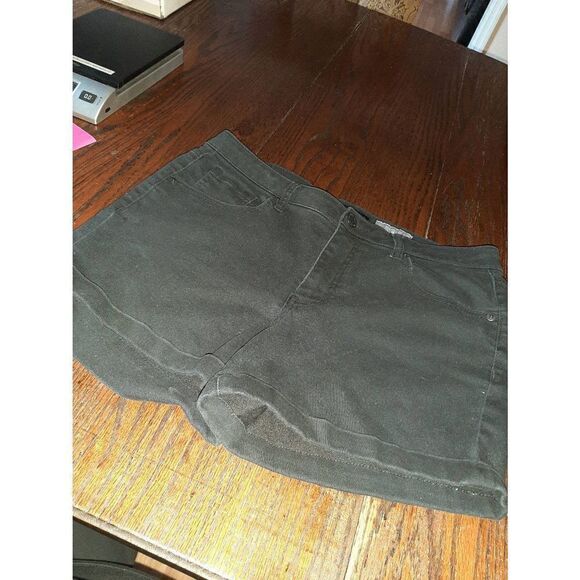 Size 12 Aeropostale Black Denim Blue Jean Short Shorts Cuffed Hem with Pockets - Picture 1 of 2